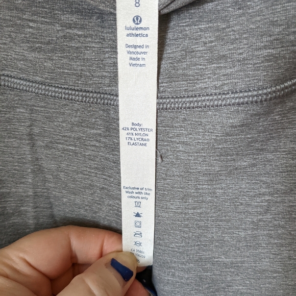 Lululemon Gather & Crow crops VGUC - Picture 4 of 5